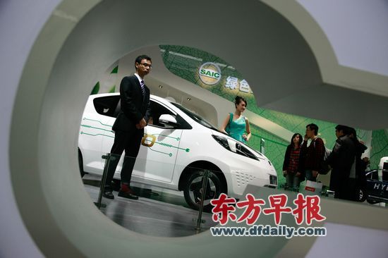 业内人士称,中国新能源汽车产业发展的瓶颈问题比较严重。徐晓林 早报资料
