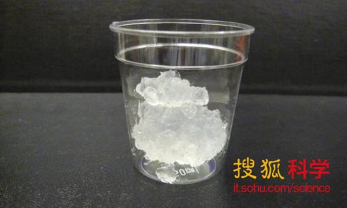 这是新的超级材料吗?纳米纤维素提取自粉碎的植株。